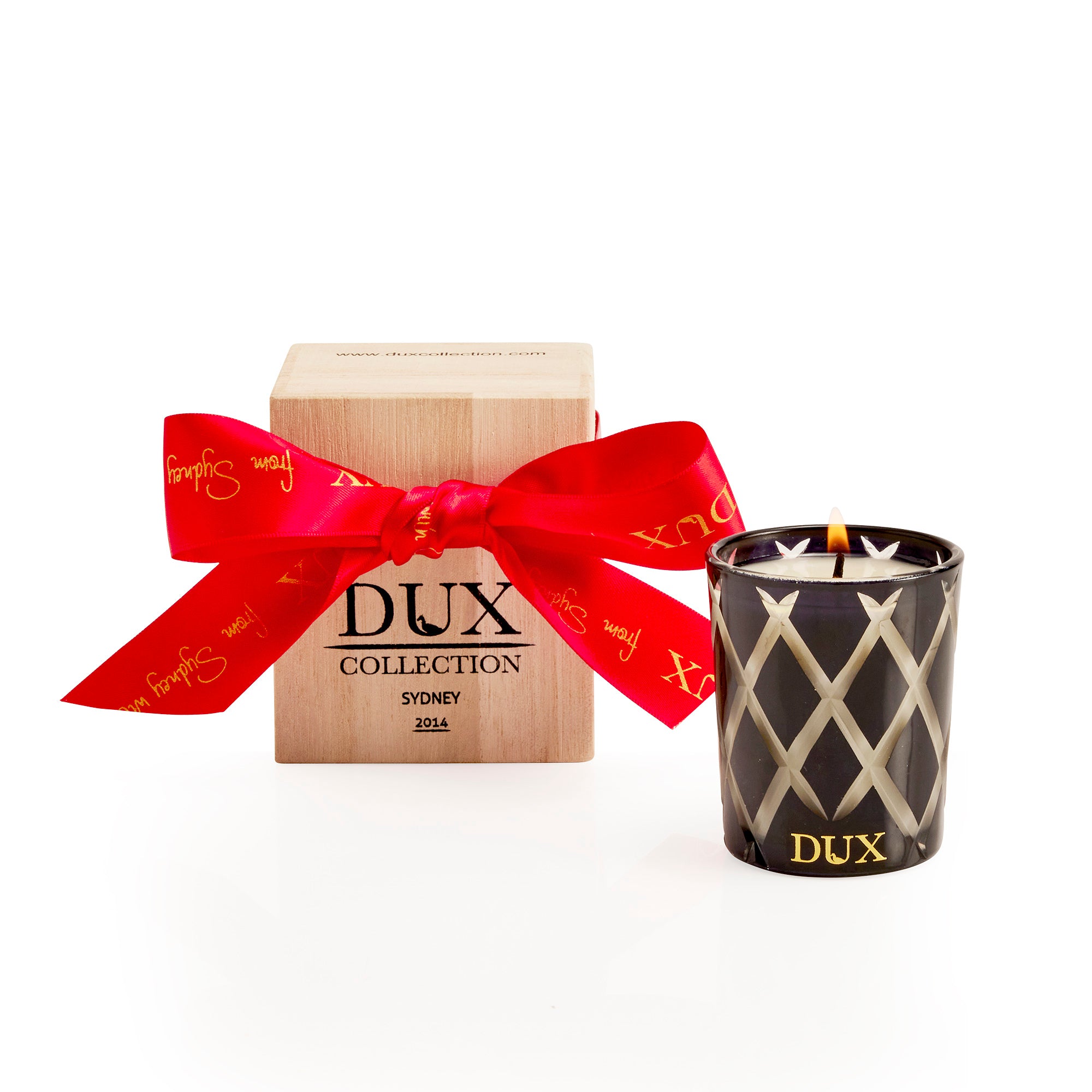 Behind Open Doors Candle - Champagne & Strawberries